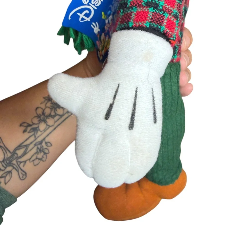 Disney Goofy Plush Toy Holiday Christmas Santa Hat Plaid‎ Scarf Green Pants